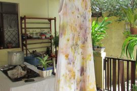 Vestido com trabalho de Impressão botânica