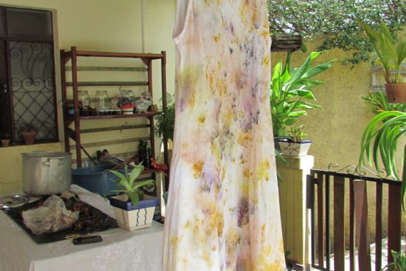 Vestido com trabalho de Impressão botânica