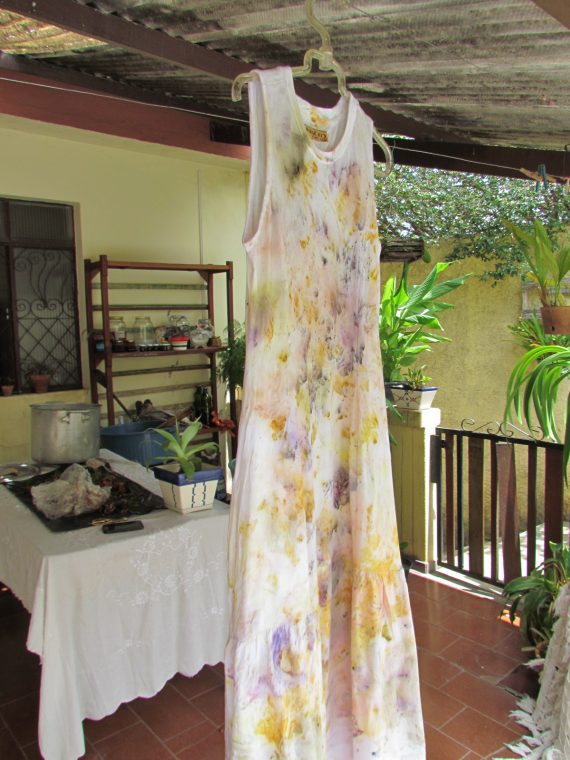 Vestido com trabalho de Impressão botânica