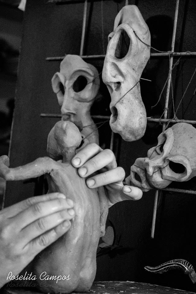Trabalho de escultura em argila