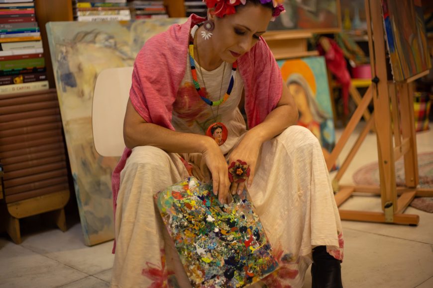 Vânia Ordones  e Arabescko lembram Frida Kahlo.